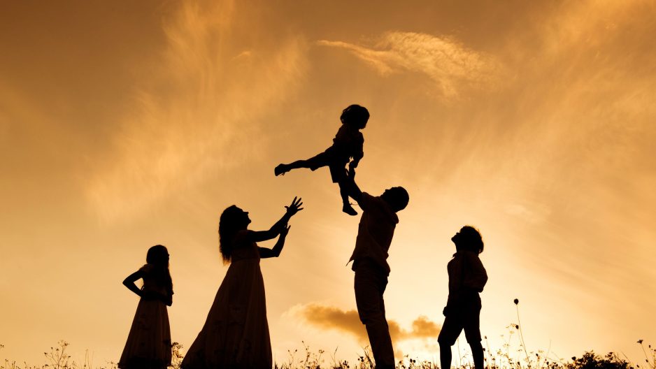 Desvendando os Laços Familiares: O Poder Transformador da Constelação Familiar e a Ancestralidade